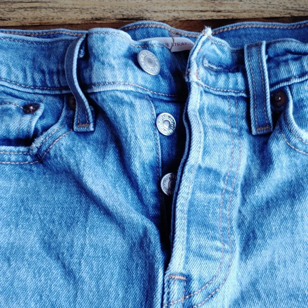 LEVI’S Premium Blue Denim Wedgie Straight Cutoff Jean Shorts